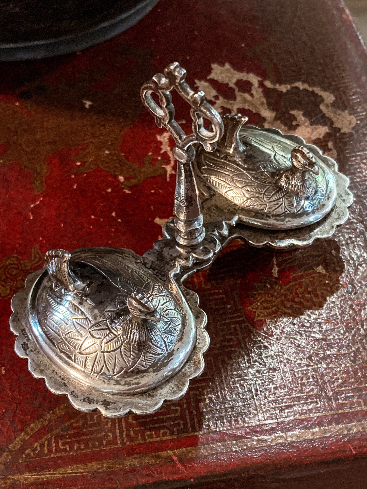 Antique Silvered Miniature Swivel Roosting Hens Table Salt Spice Cellar