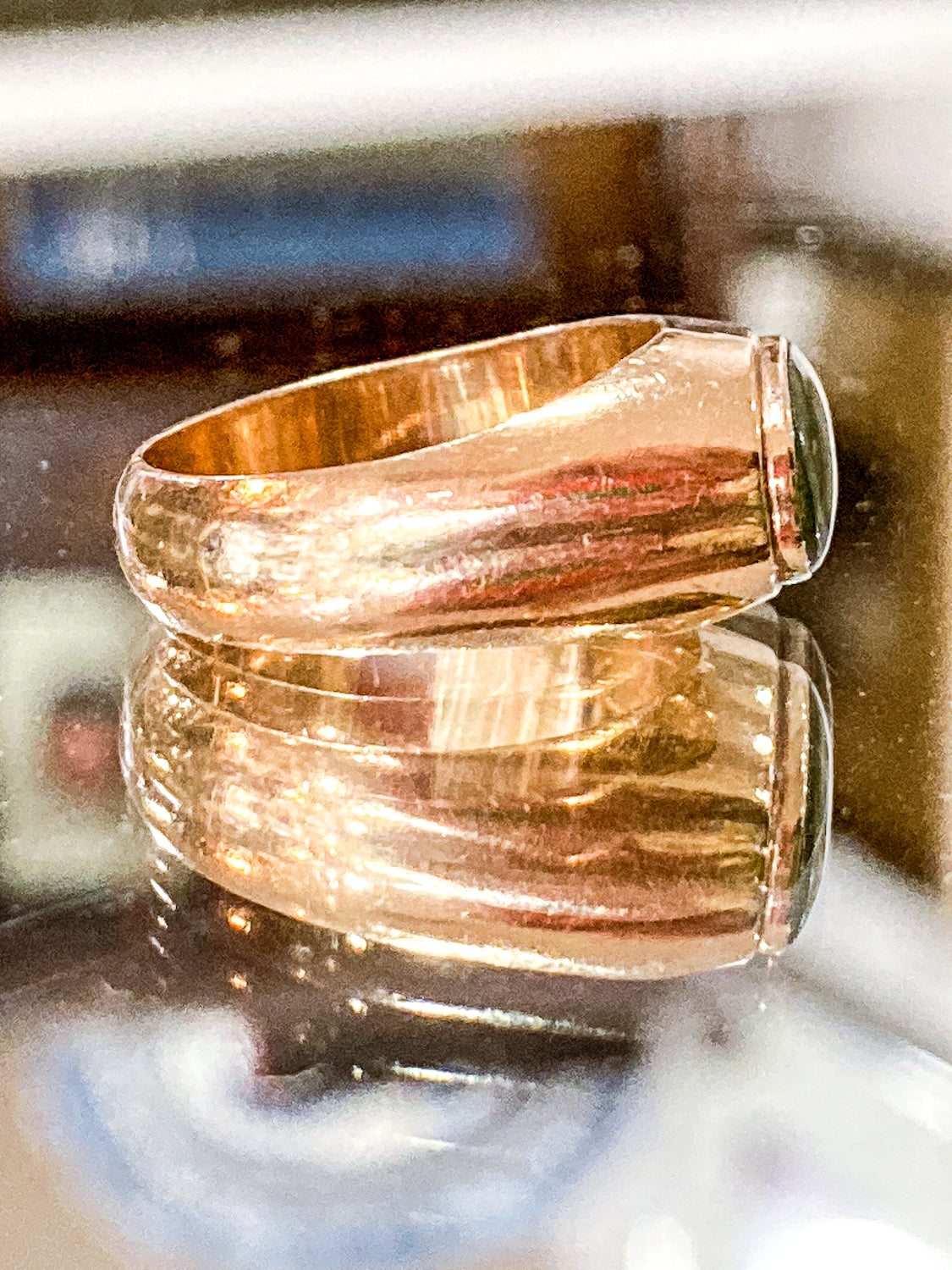 Timeless Vintage 14K Yellow Gold Oval Green Jade MCM Mod Ring