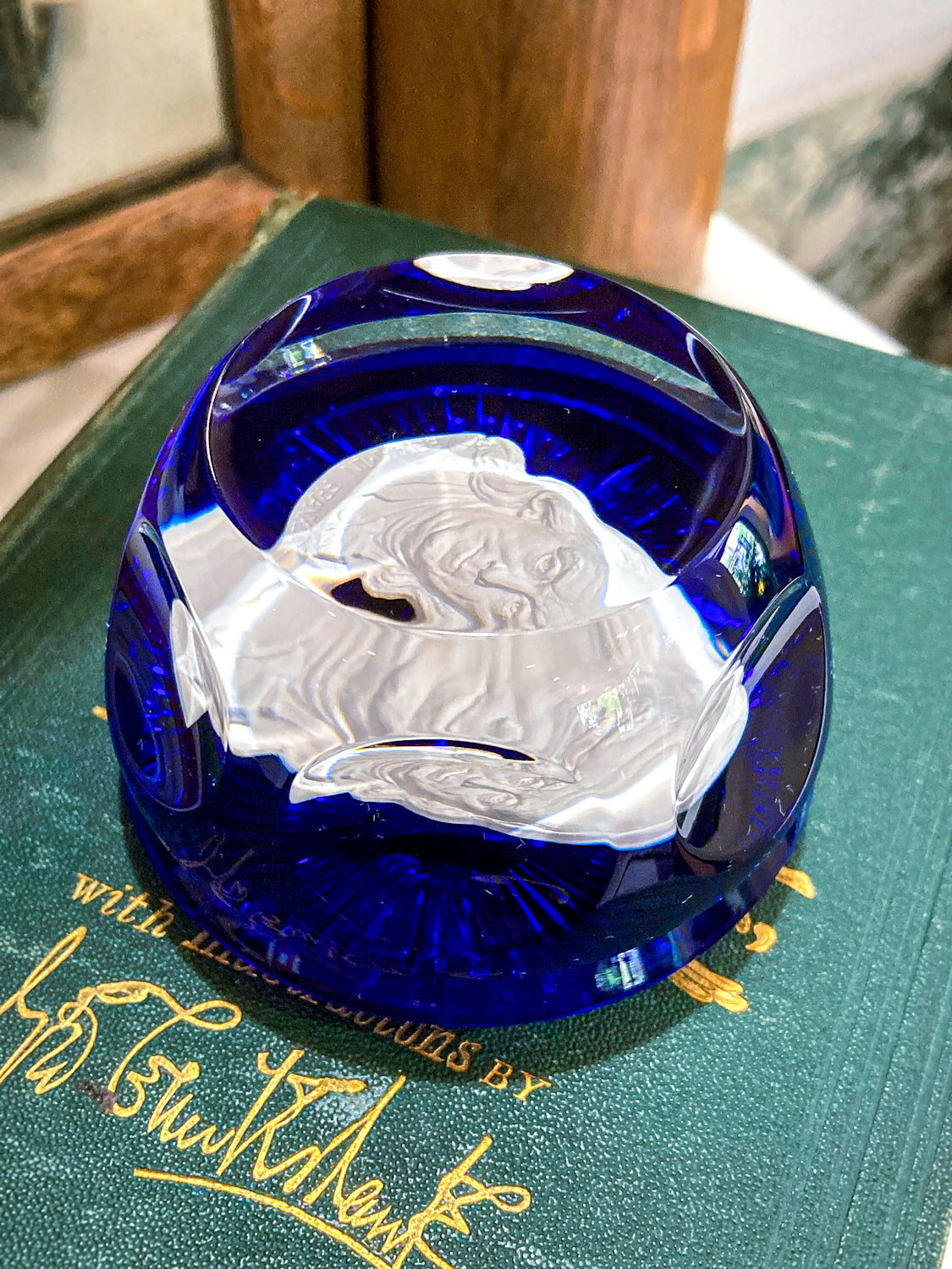 Vintage 1975 Benjamin Franklin Baccarat Franklin Mint Cobalt Glass Paperweight