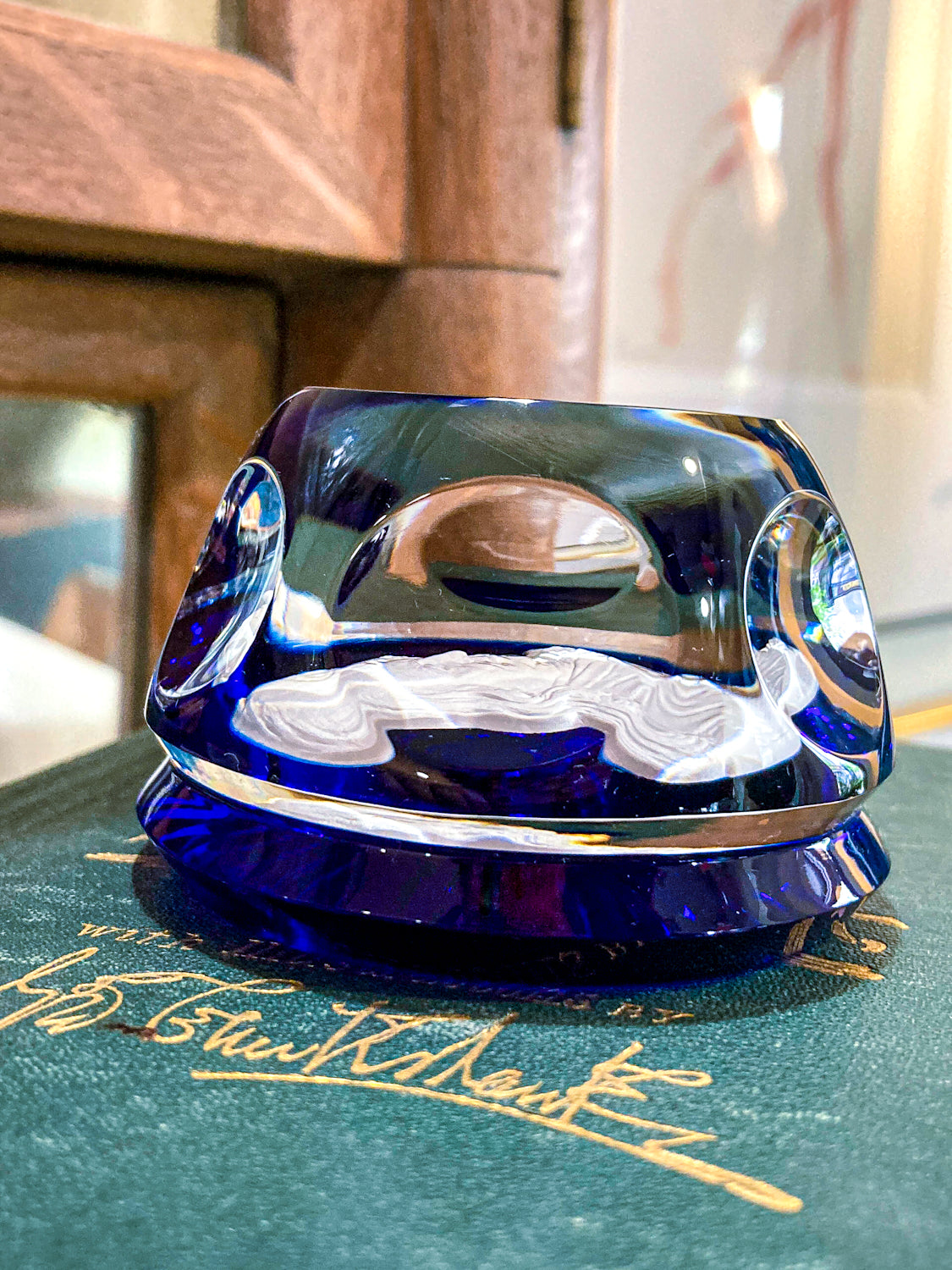 Vintage 1975 Benjamin Franklin Baccarat Franklin Mint Cobalt Glass Paperweight