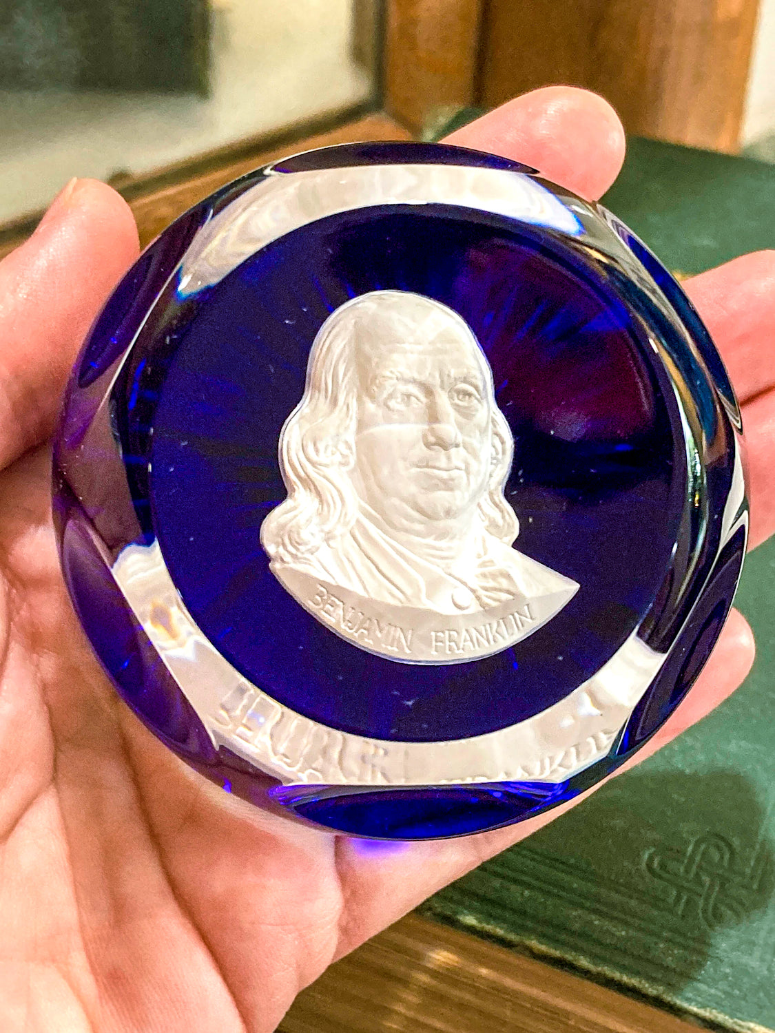 Vintage 1975 Benjamin Franklin Baccarat Franklin Mint Cobalt Glass Paperweight
