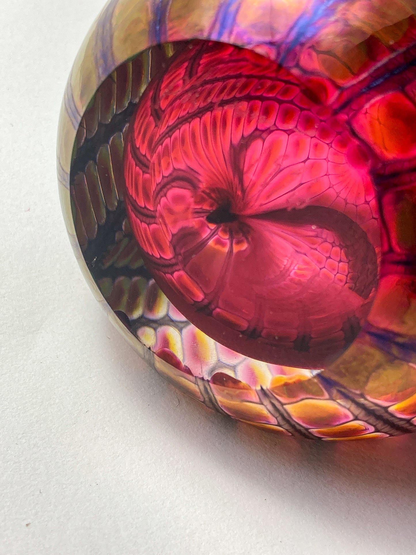 Vintage 1996 Tom Philabaum Handblown Reptile Skin Bubble Glass Paperweight