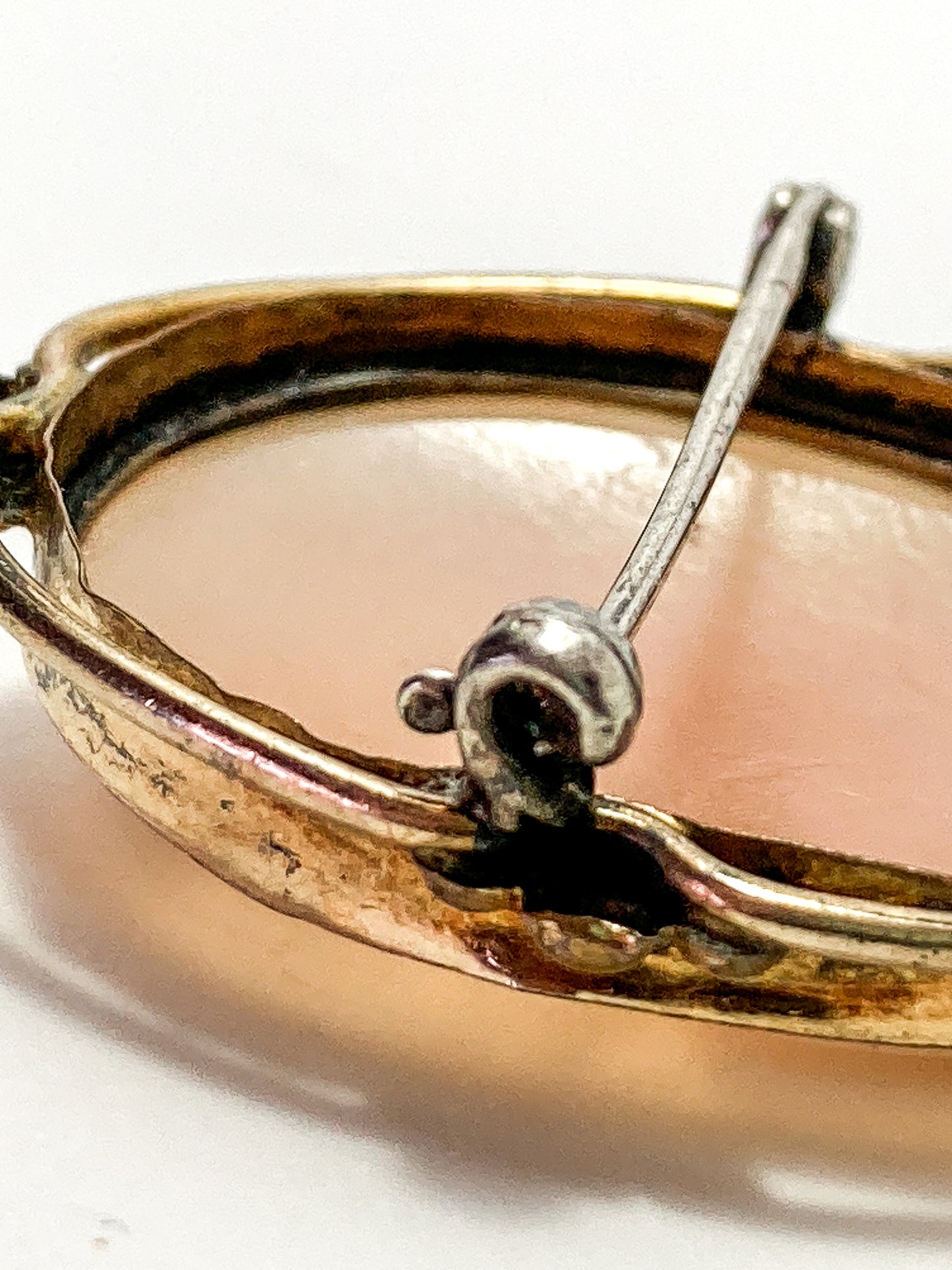 Vintage Gold Tone Neo-Classical Style Italian Oval Cameo Brooch Pin