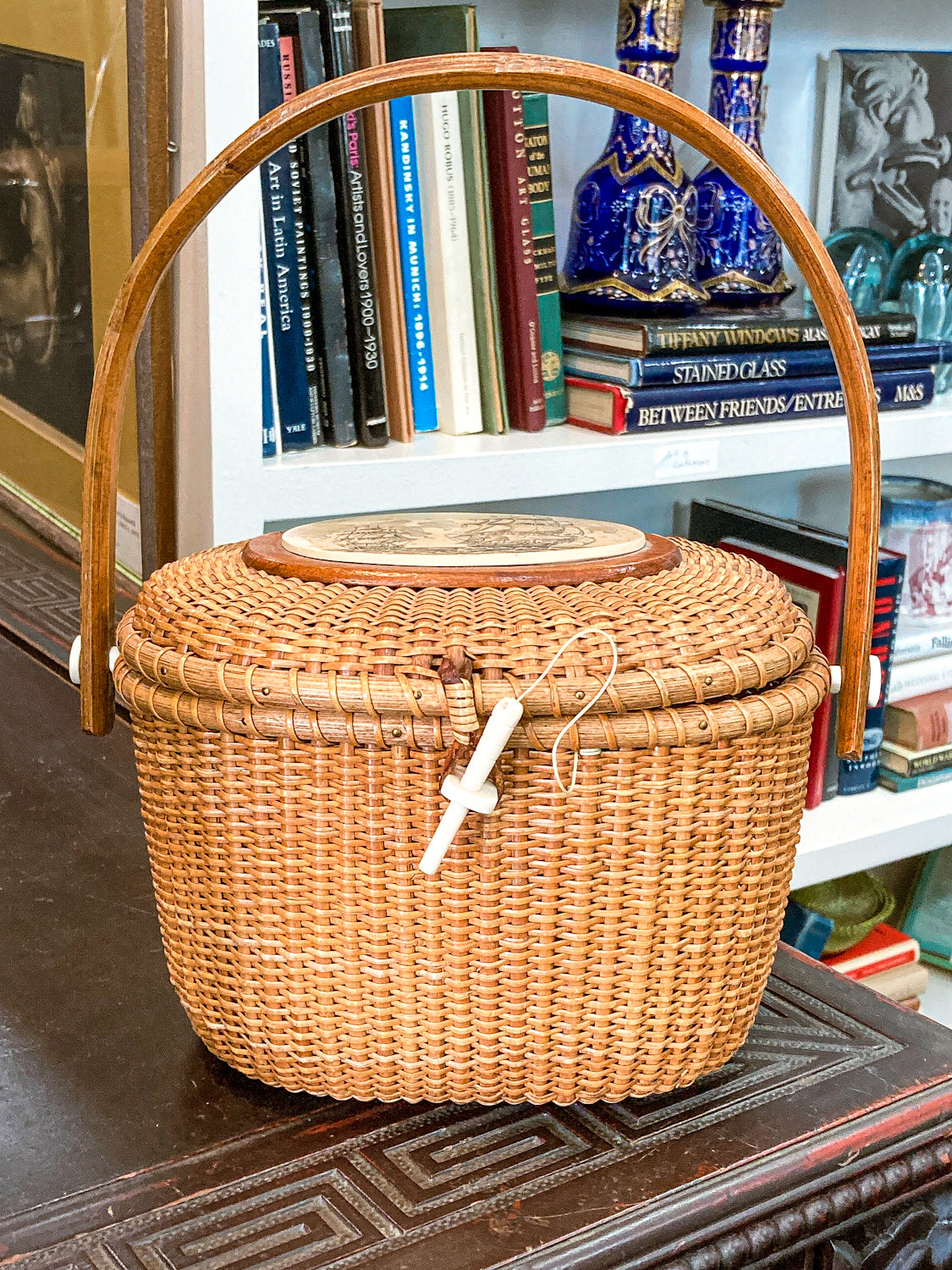 Vintage Handmade Ivoryite Scrimshaw Farnum Nantucket Basket Handbag