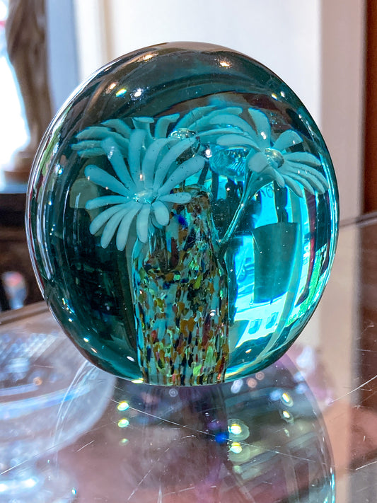 Vintage Kitschy Three Daisy Flowers Handblown Blue Glass Egg Paperweight