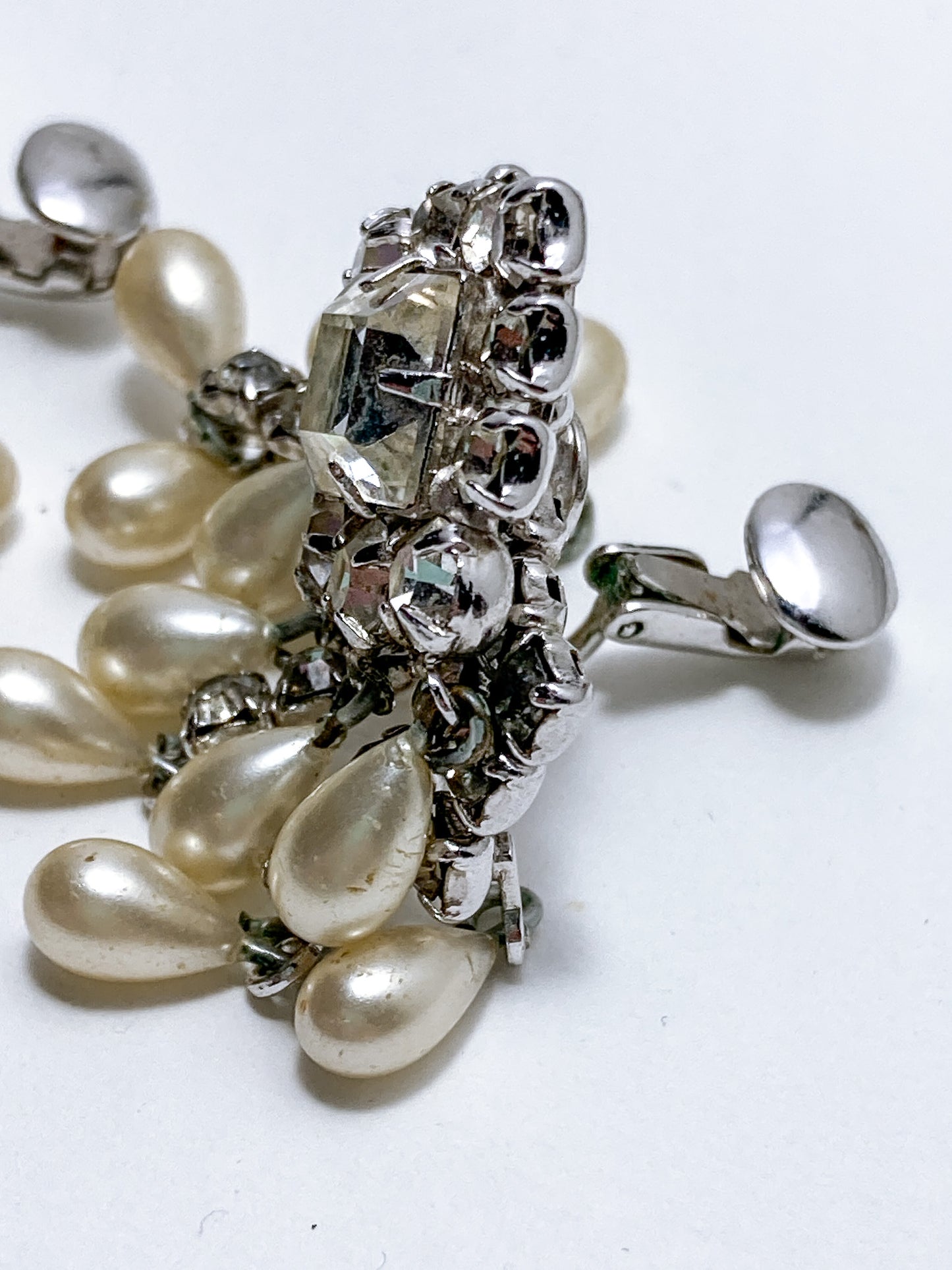 Vintage Kramer Rhinestone Pearl Dangle Statement Clip On Earrings