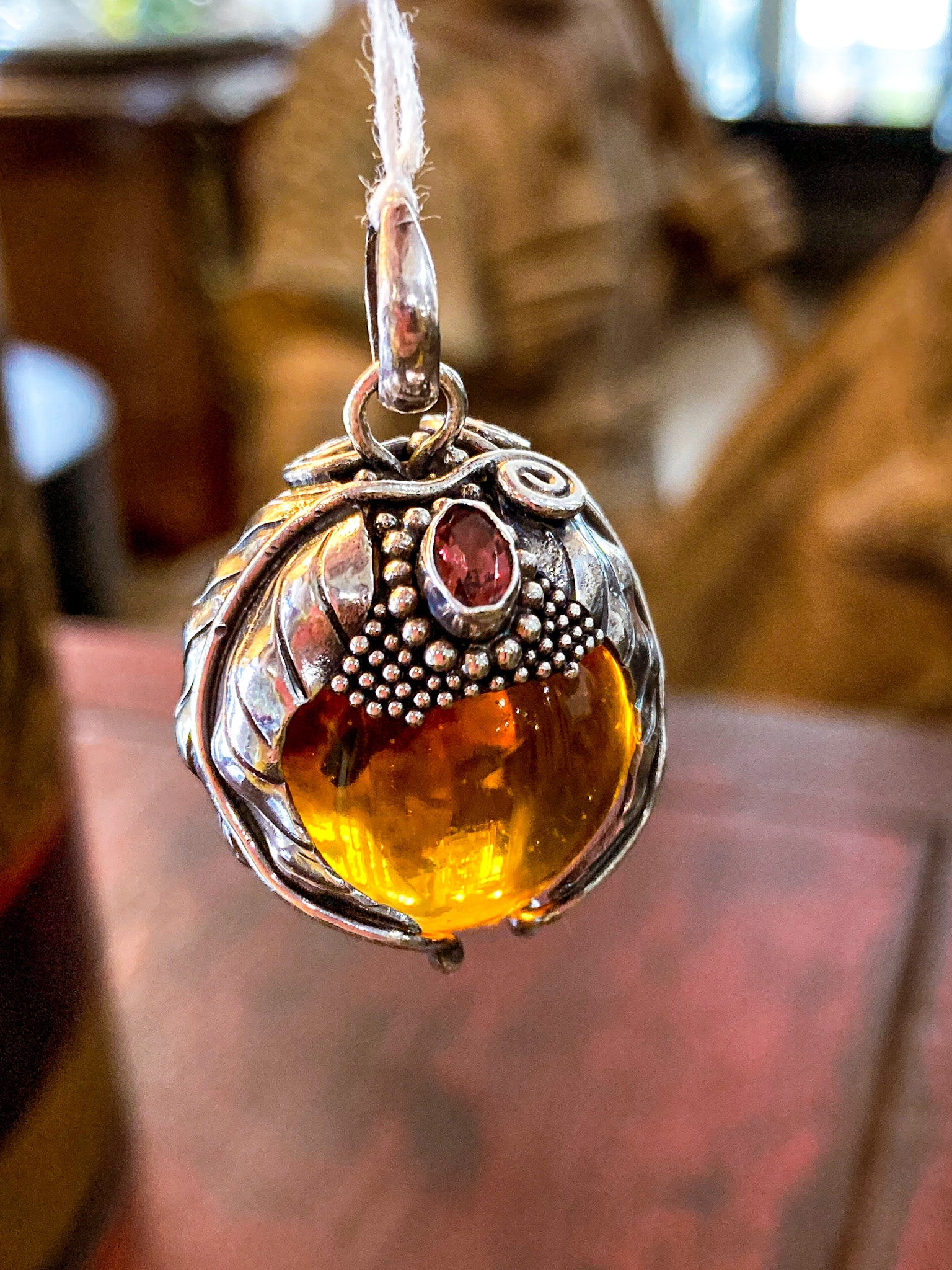 Vintage Sterling Silver Swirl Leaves Amber Orb Quartz Round