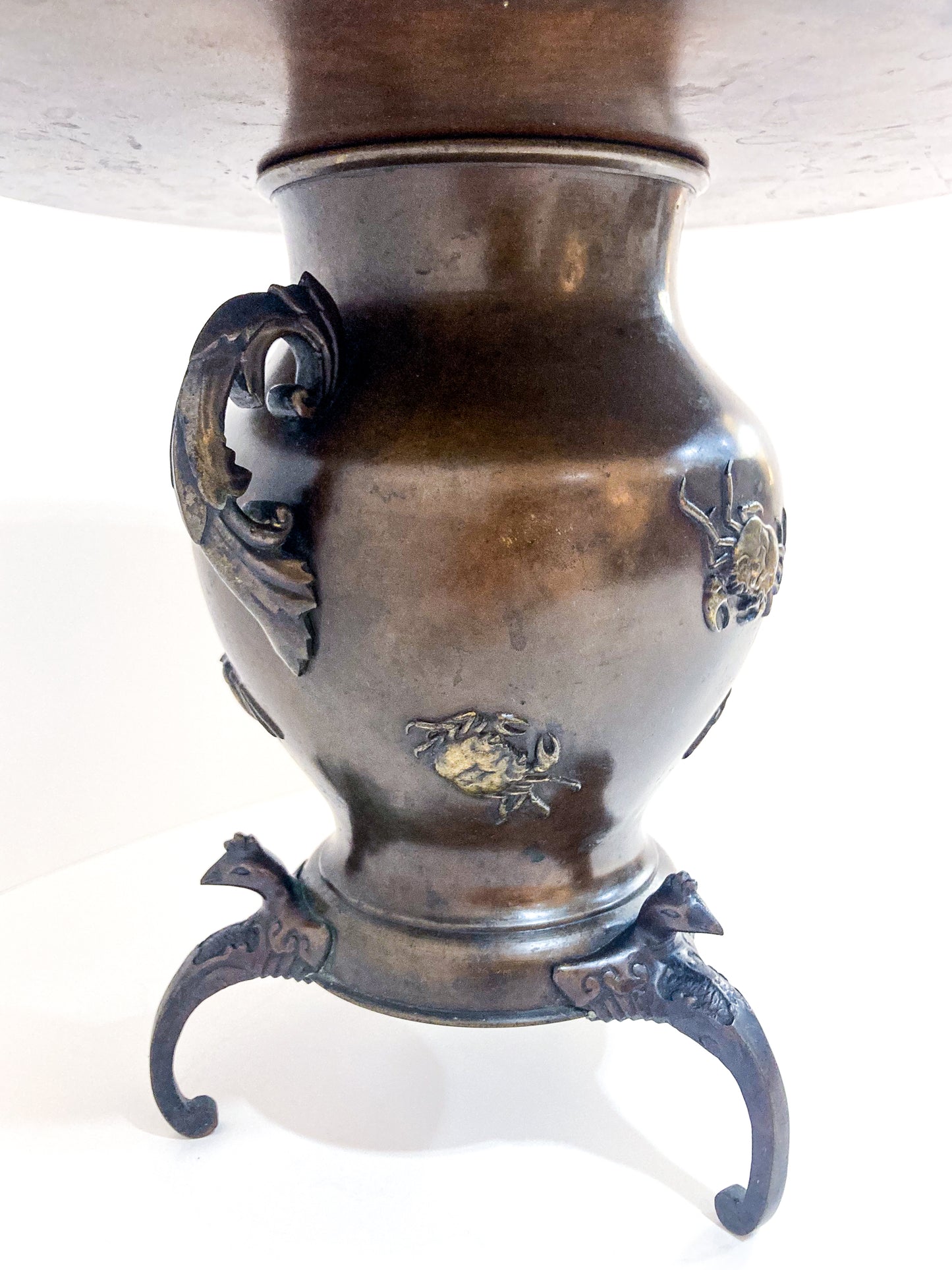 Antique Japanese Yoshimasa Bronze Crab Ocean Motif Ikebana Vase Close Up Base