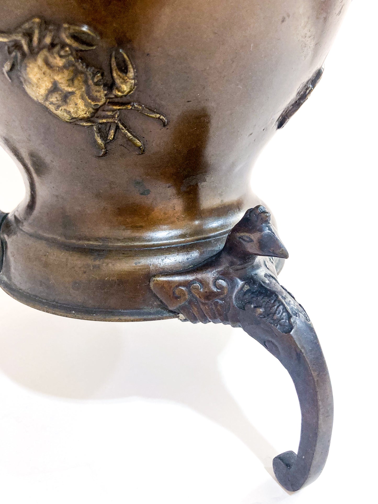 Antique Japanese Yoshimasa Bronze Crab Ocean Motif Ikebana Vase Close Up Foot