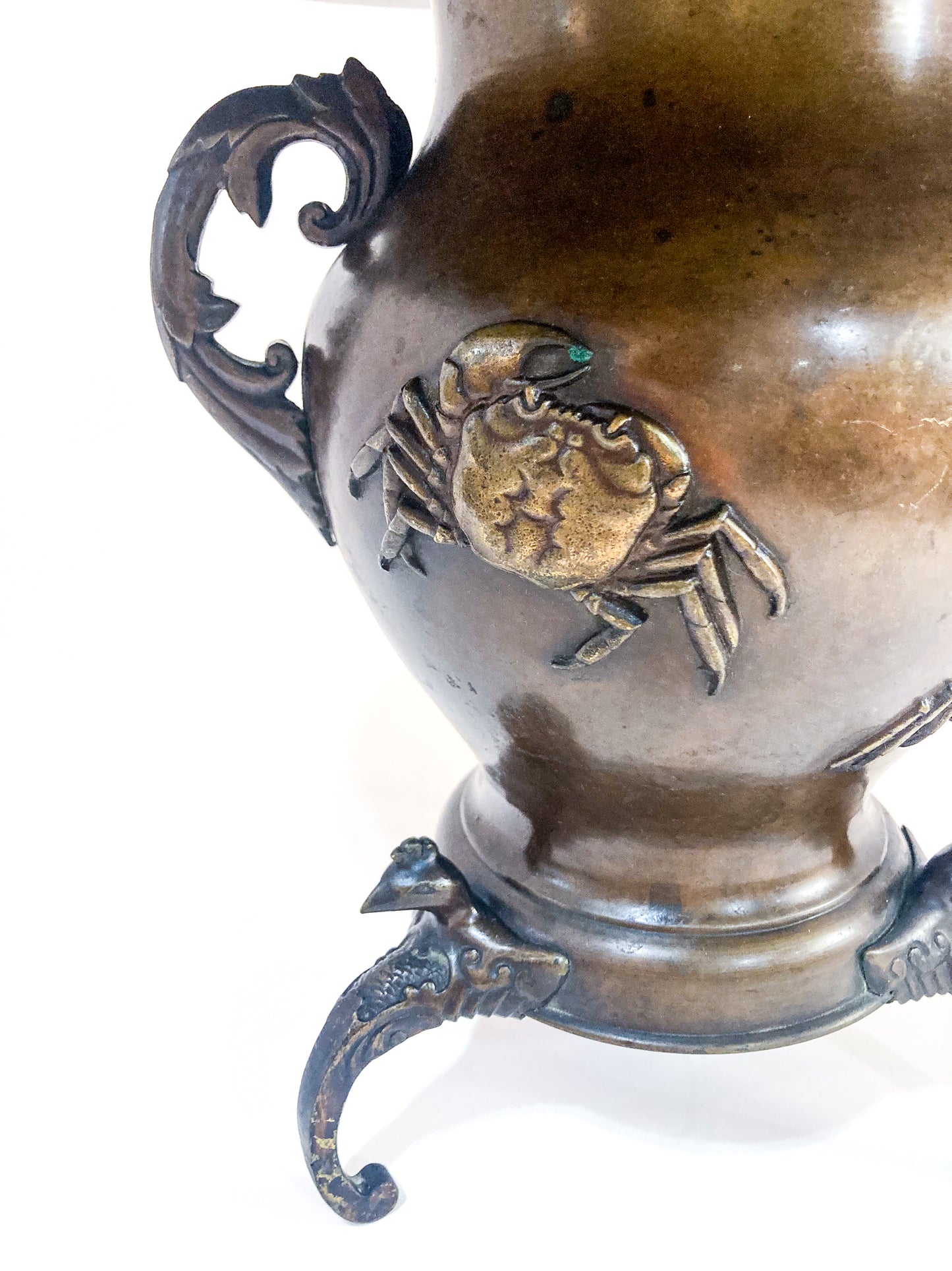 Antique Japanese Yoshimasa Bronze Crab Ocean Motif Ikebana Vase Close Up Middle