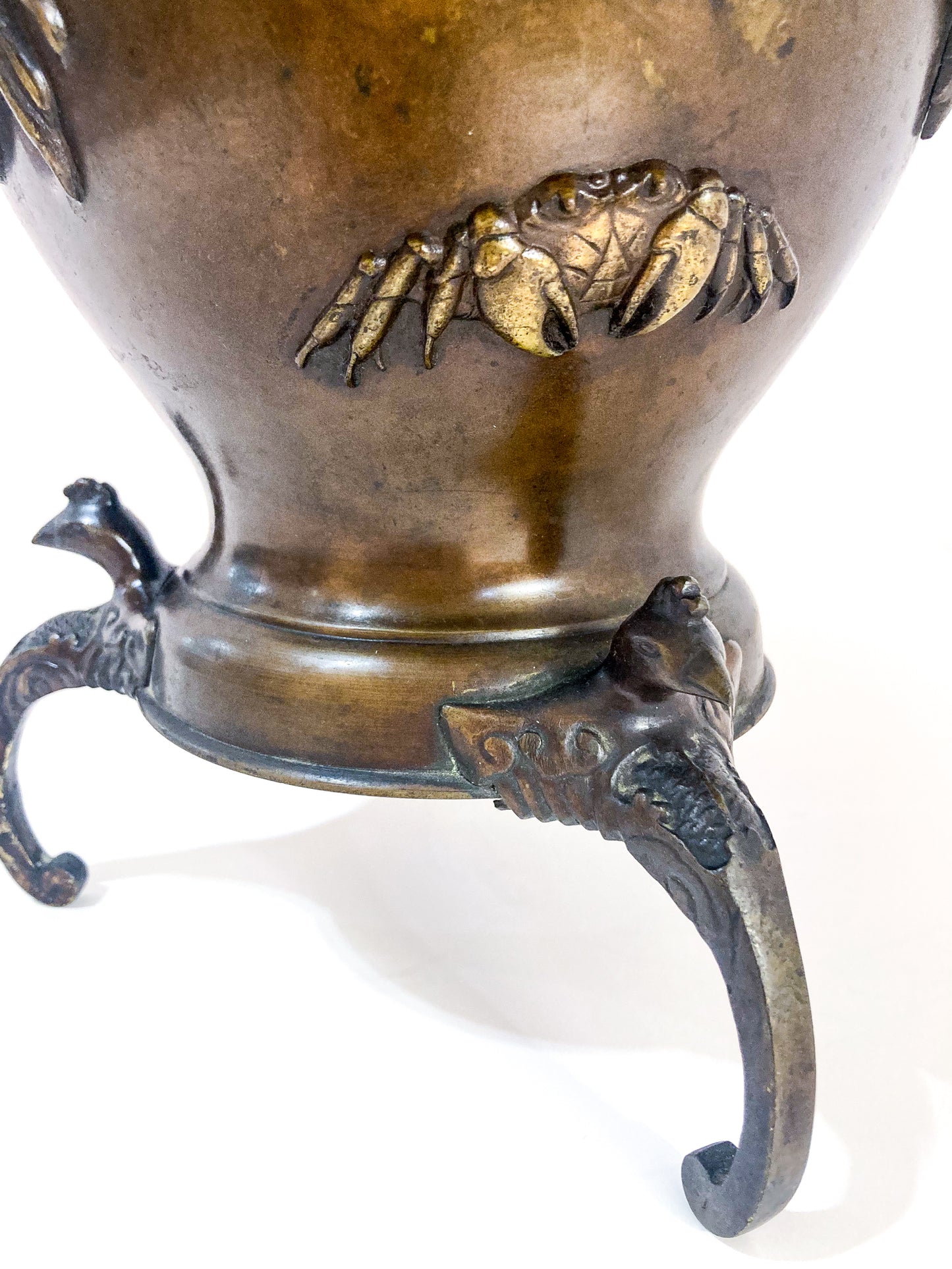 Antique Japanese Yoshimasa Bronze Crab Ocean Motif Ikebana Vase Close Up Foot 2