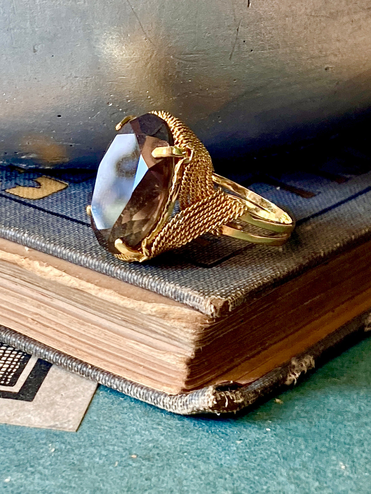 Vintage 14K Yellow Gold Faceted Oval Smokey Topaz Basket Set Ring