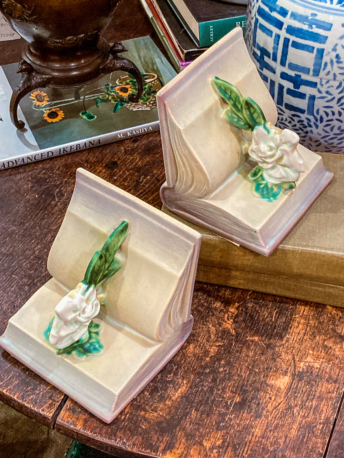 Vintage Roseville 659 Gardenia Gray Lilac Tone Ceramic Open Flower Book Ends