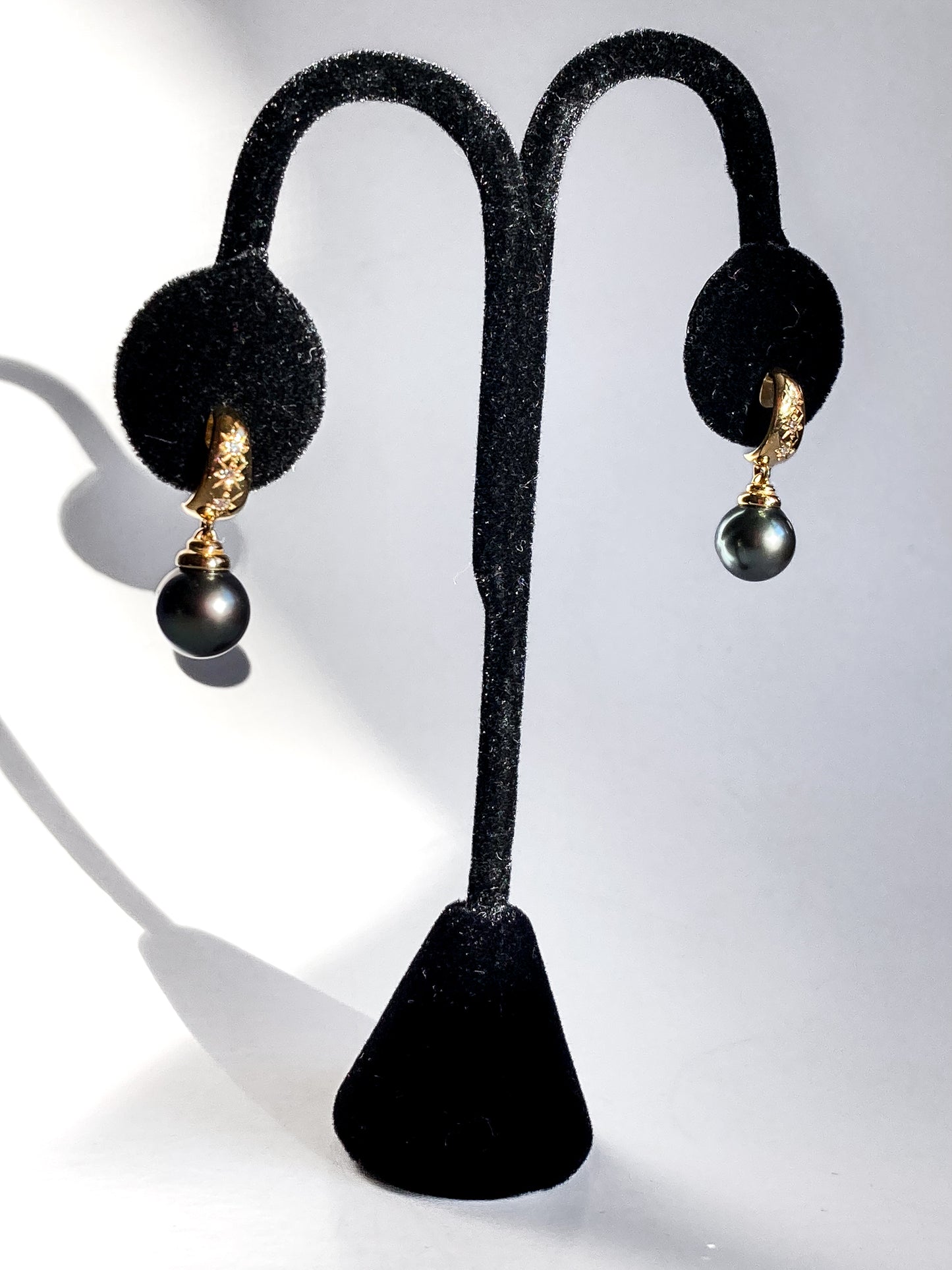Vintage 18K Yellow Gold Triple Diamond Black Pearl Dangle Earrings