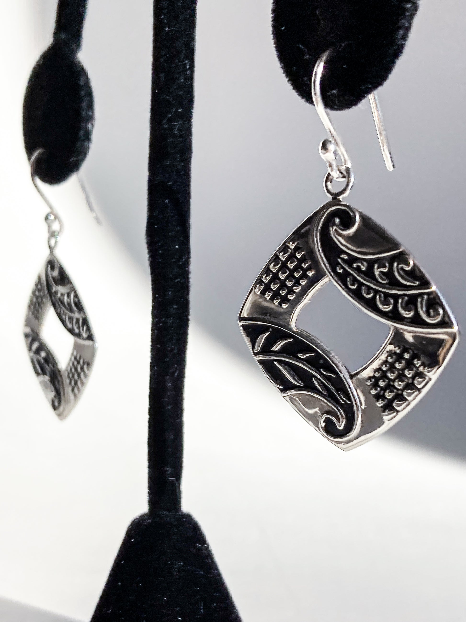 Ninos DeChammo Mexico Sterling Silver Oxidized Leaf Dangle Earrings