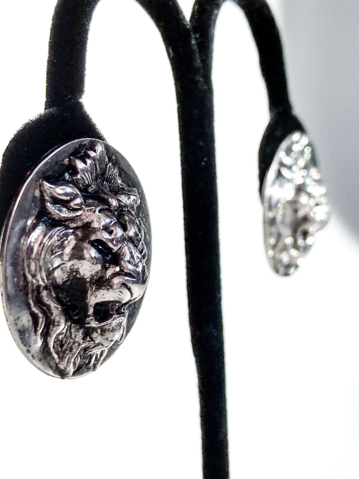 Vintage Particolari Italian Silver Toned Lion Head Clip On Earrings