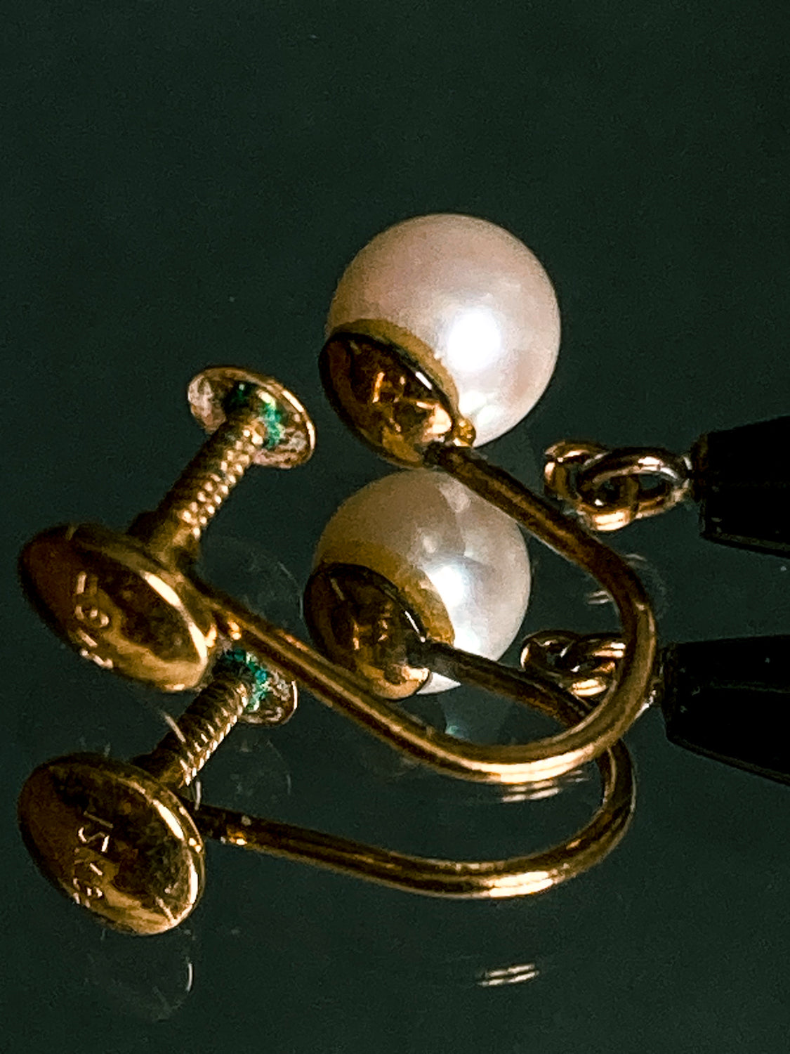Vintage 12K Gold Filled Pearl Black Tear Drop Dangle Screwback Earrings