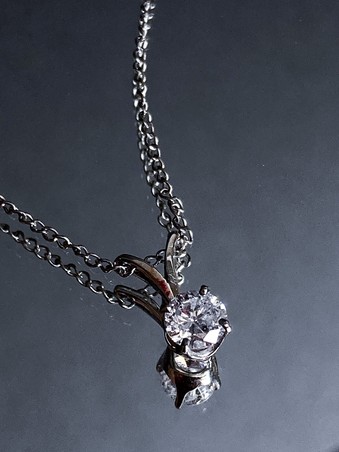 14K White Gold Solitaire Brilliant Diamond Drop Pendant Necklace Close Up Mirrored Pendant