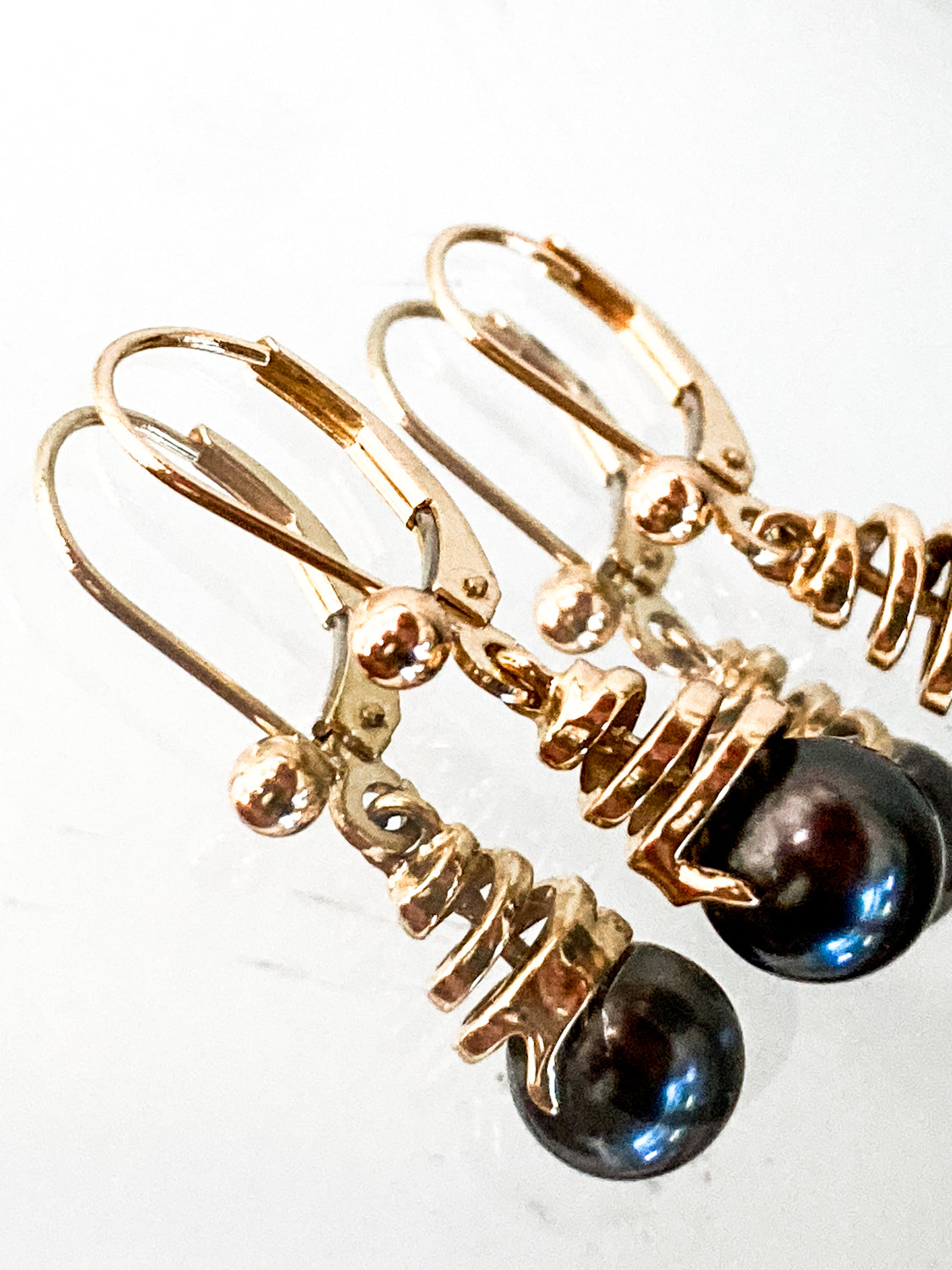 Vintage 14K Yellow Gold Round Black Pearl Twist Dangle Earrings