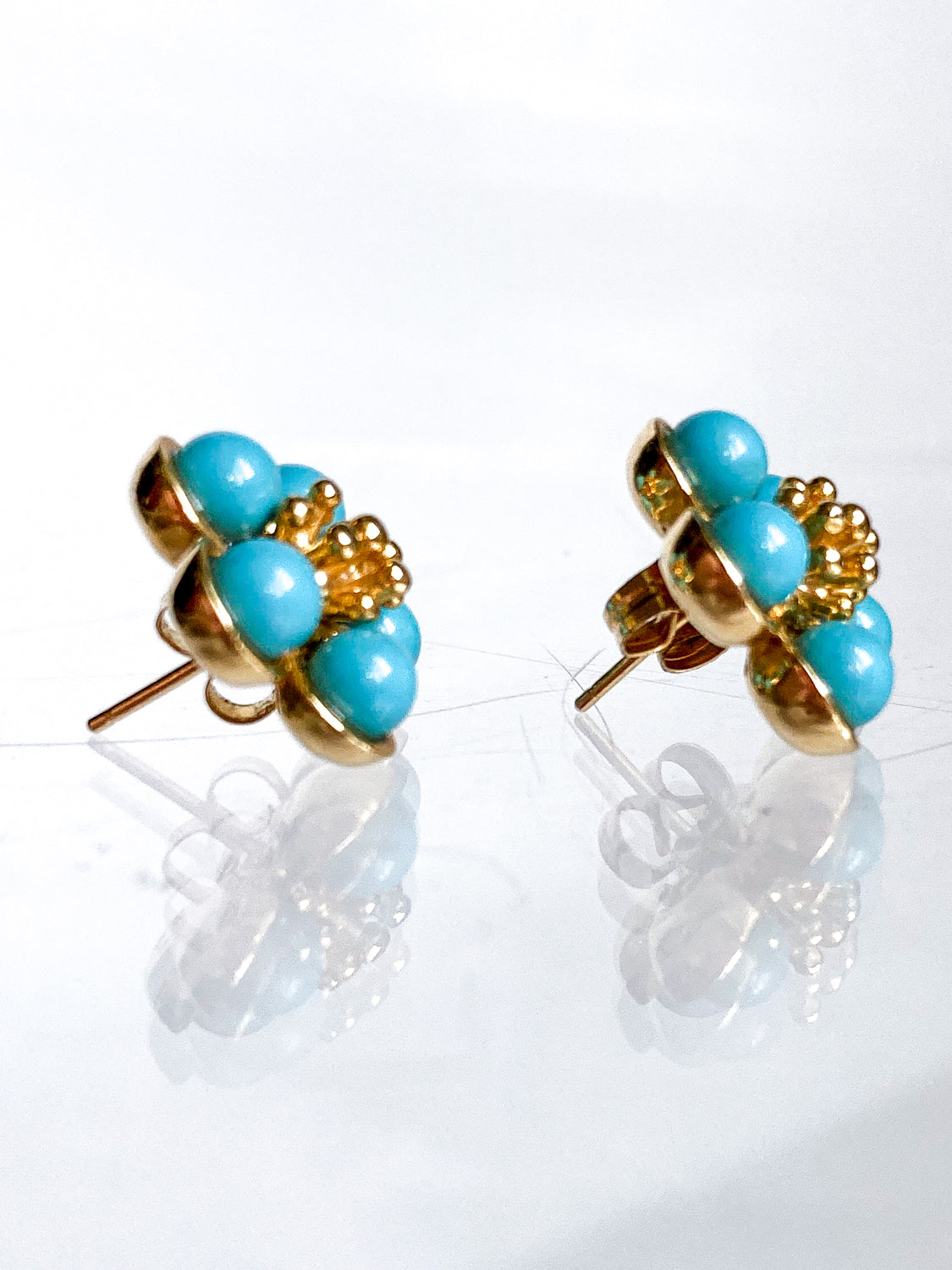 Gorgeous 14K Yellow Gold Turquoise Bead Flower Post Earrings Profile