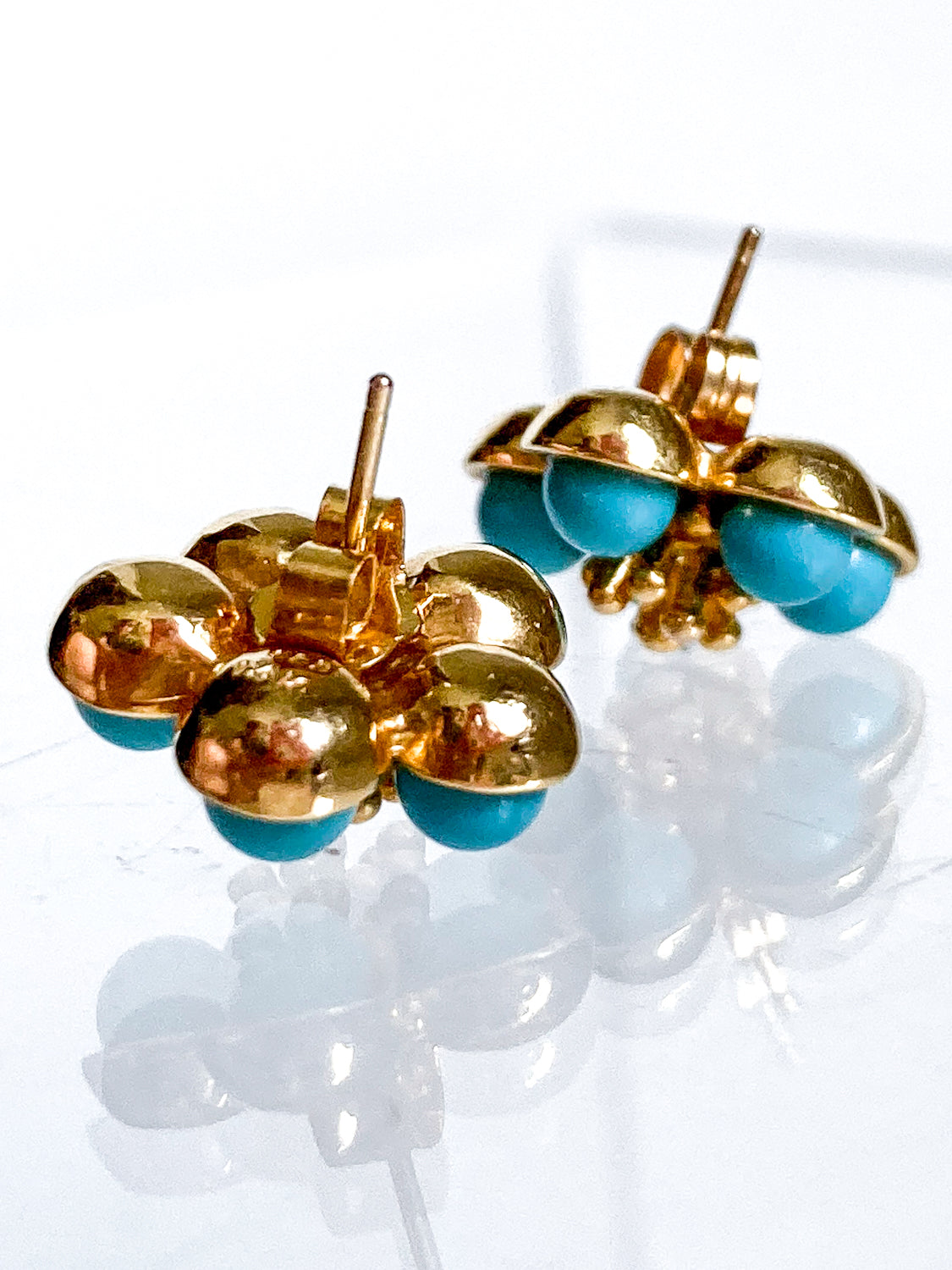Gorgeous 14K Yellow Gold Turquoise Bead Flower Post Earrings Side Back