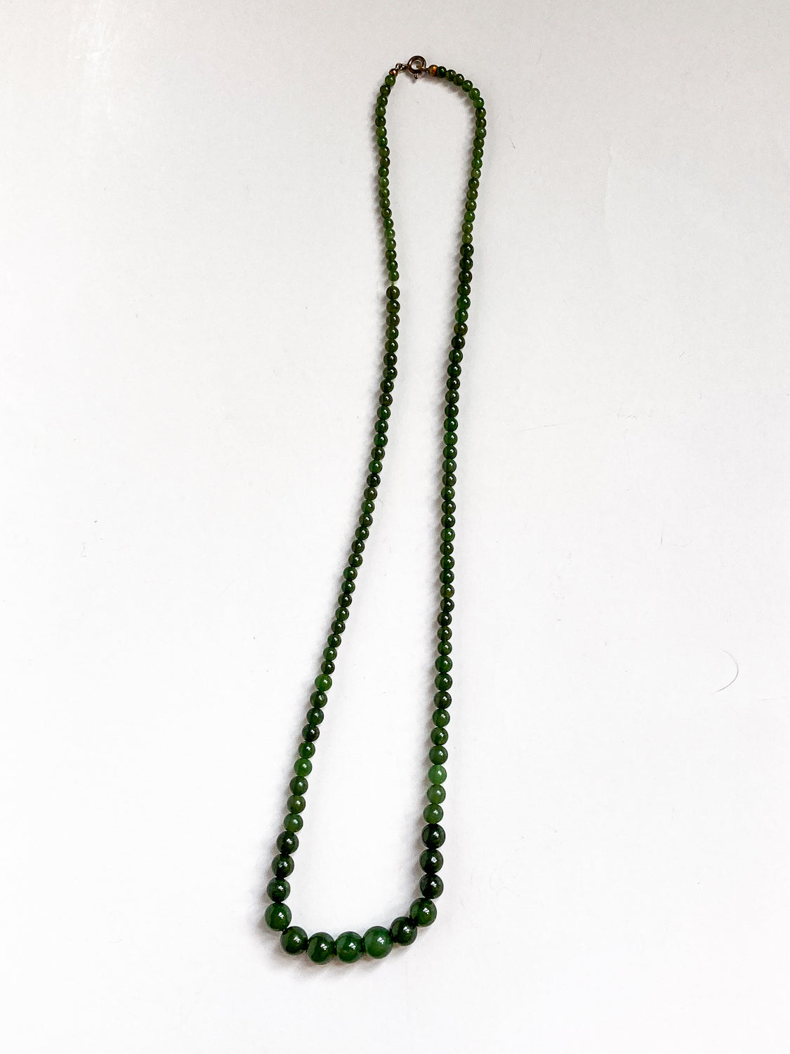 Vintage Graduated Green Nephrite Stone Bead Elongated Necklace full necklace