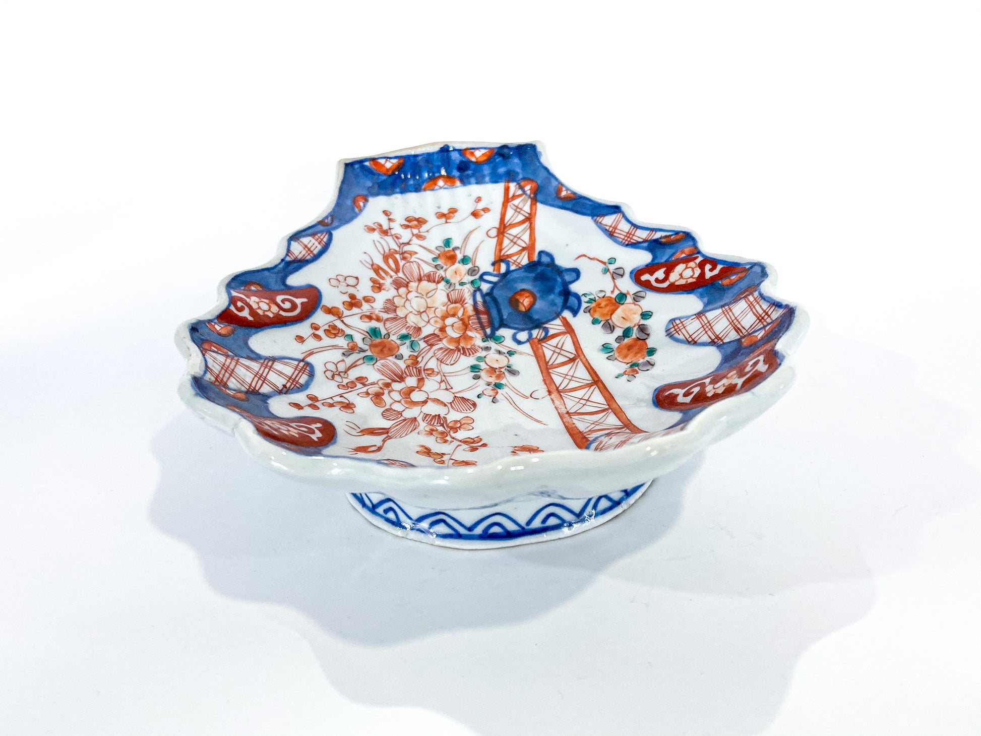 Antique Imari Floral Motif Shell Shaped Japanese Porcelain Dish Tray Front
