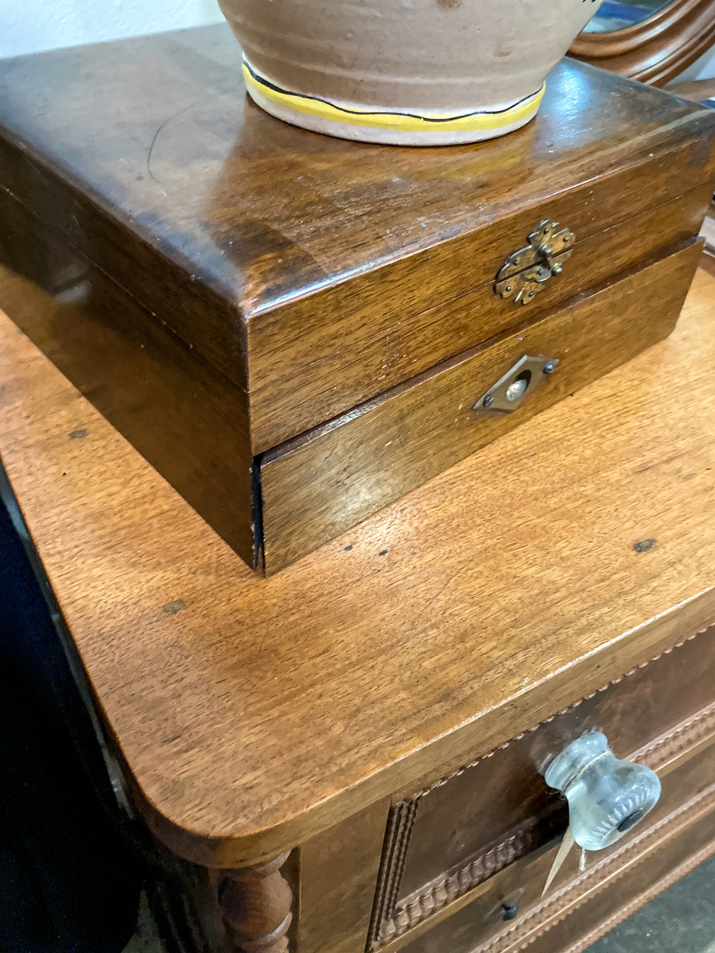 Antique Victorian Mirrored Mahogany Veneer Glass Knob Three Drawer Dresser Chest