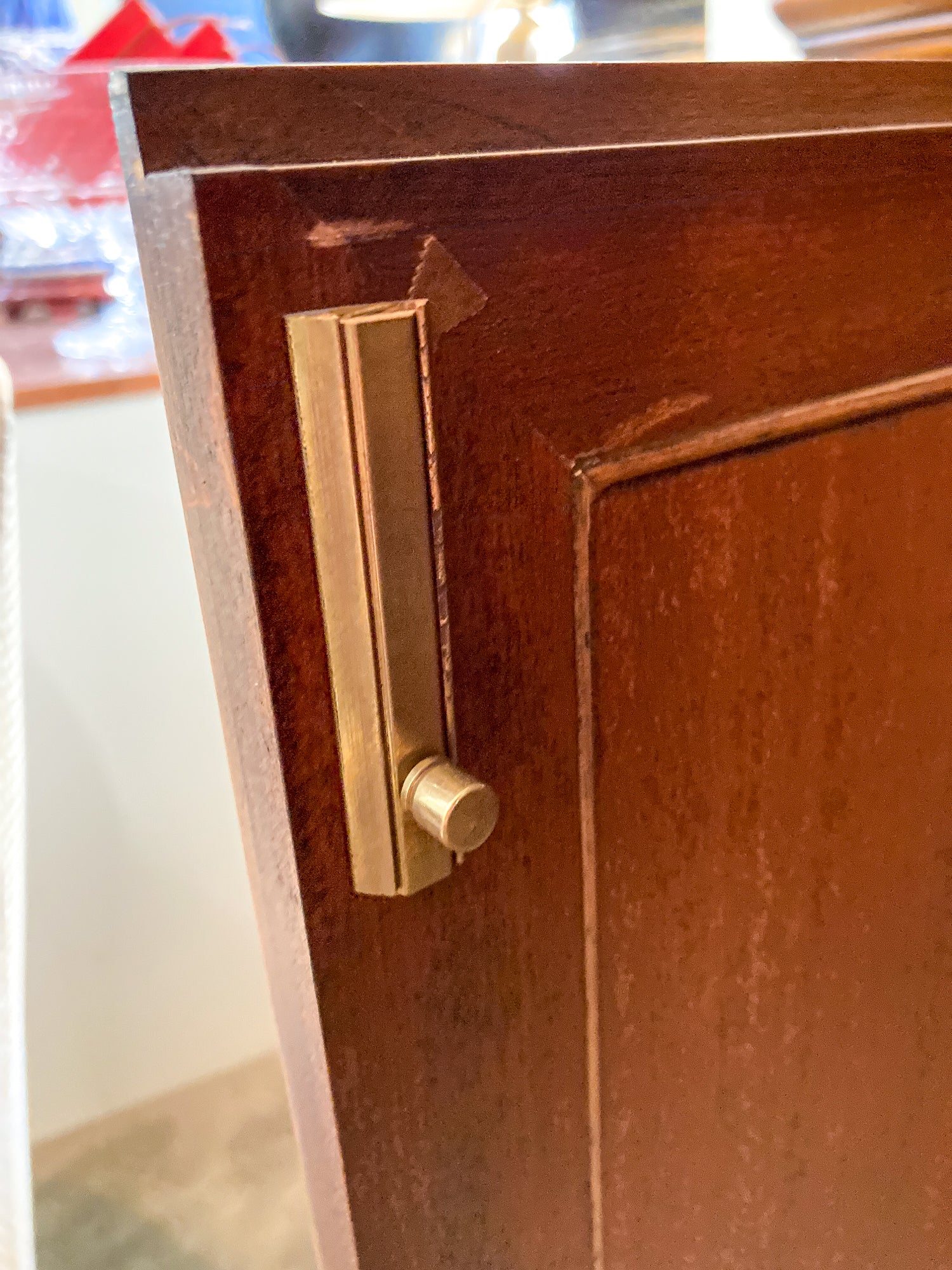 Georgian Style Burled Wood Veneer Glass Front Corner Cabinet