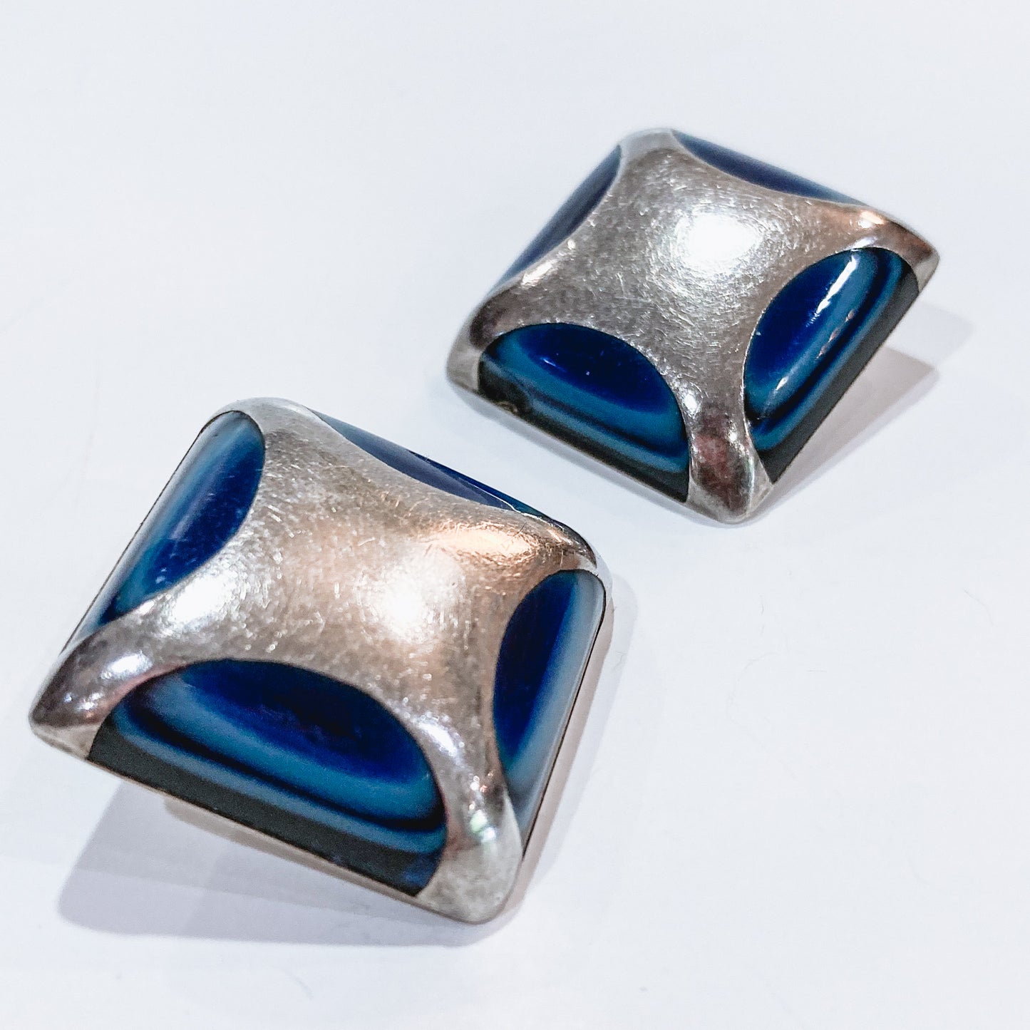 Vintage Mexico Sterling Silver Layered Blue Glass Clip On Earrings White Background 2