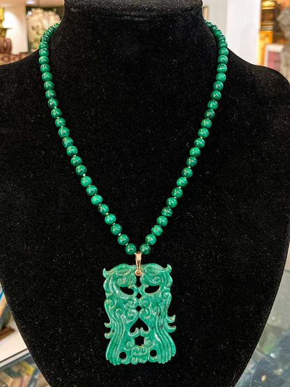 Vintage 14K Yellow Gold Green Malachite Bead Carved Pendant Necklace