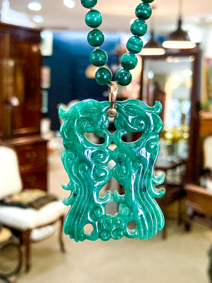 Vintage 14K Yellow Gold Green Malachite Bead Carved Pendant Necklace