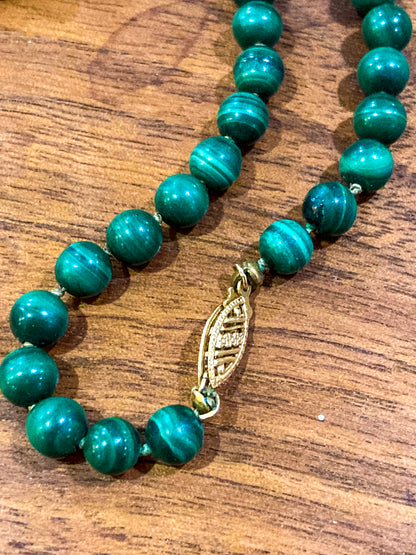 Vintage 14K Yellow Gold Green Malachite Bead Carved Pendant Necklace