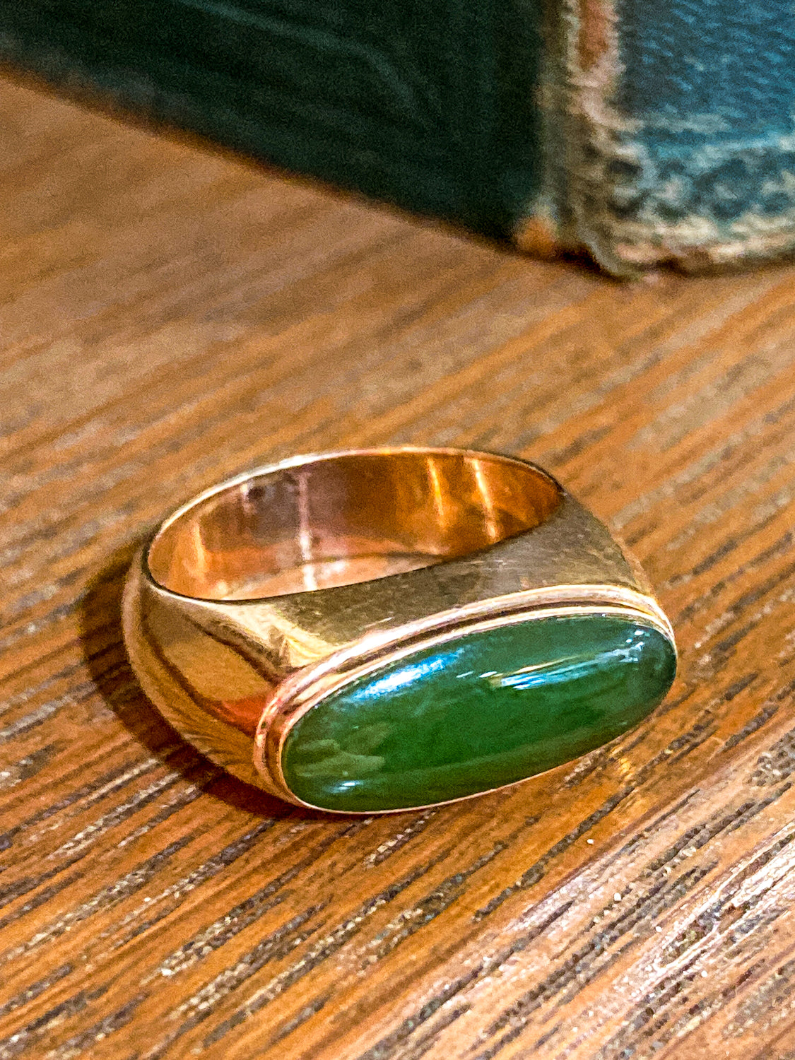 Timeless Vintage 14K Yellow Gold Oval Green Jade MCM Mod Ring
