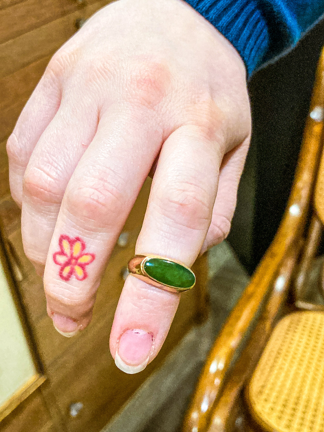Timeless Vintage 14K Yellow Gold Oval Green Jade MCM Mod Ring