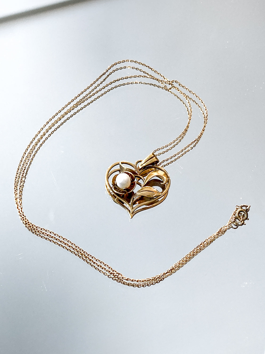 Vintage 14K Yellow Gold Heart Shaped Pearl Flower Pendant Necklace