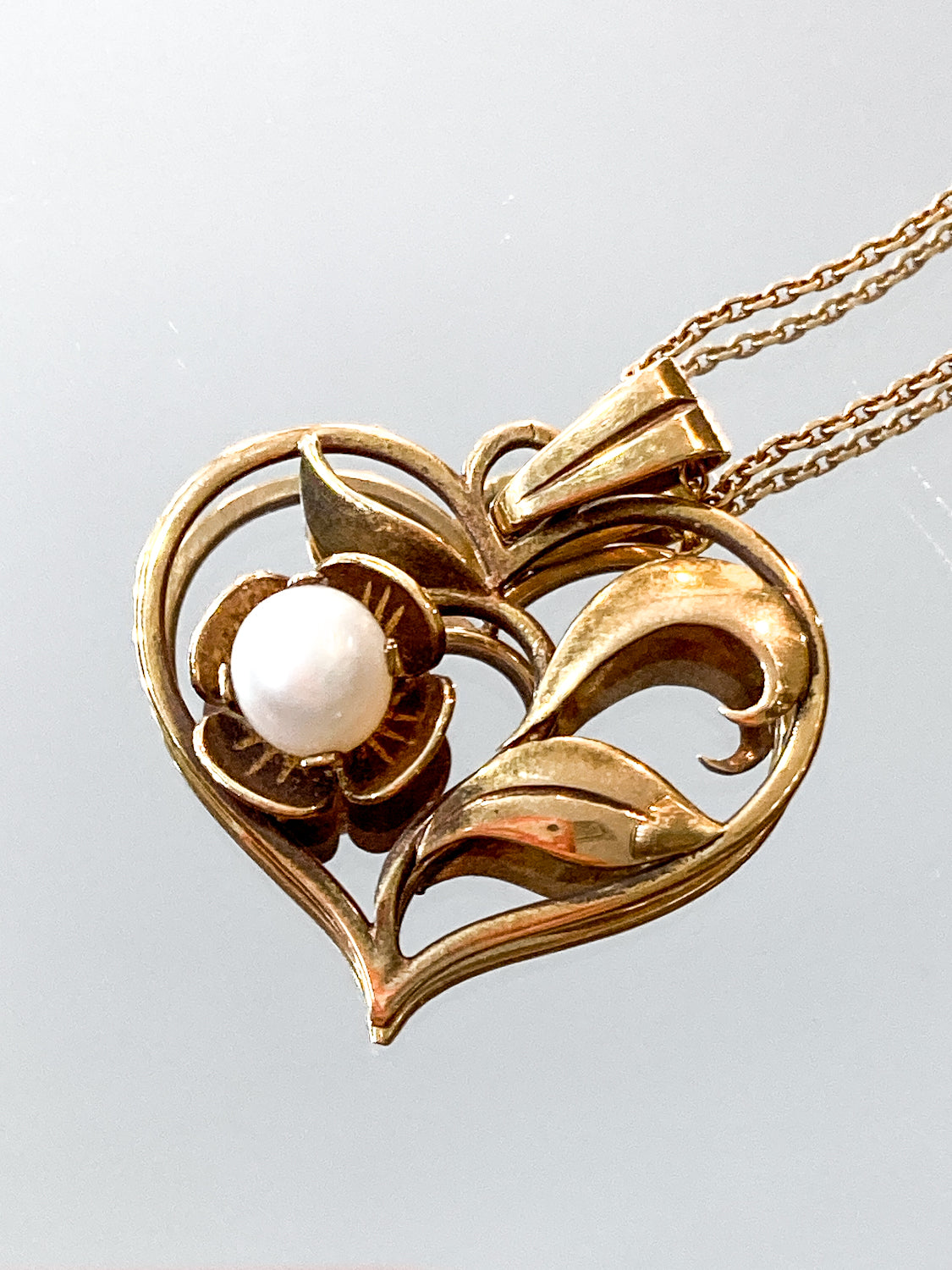Vintage 14K Yellow Gold Heart Shaped Pearl Flower Pendant Necklace
