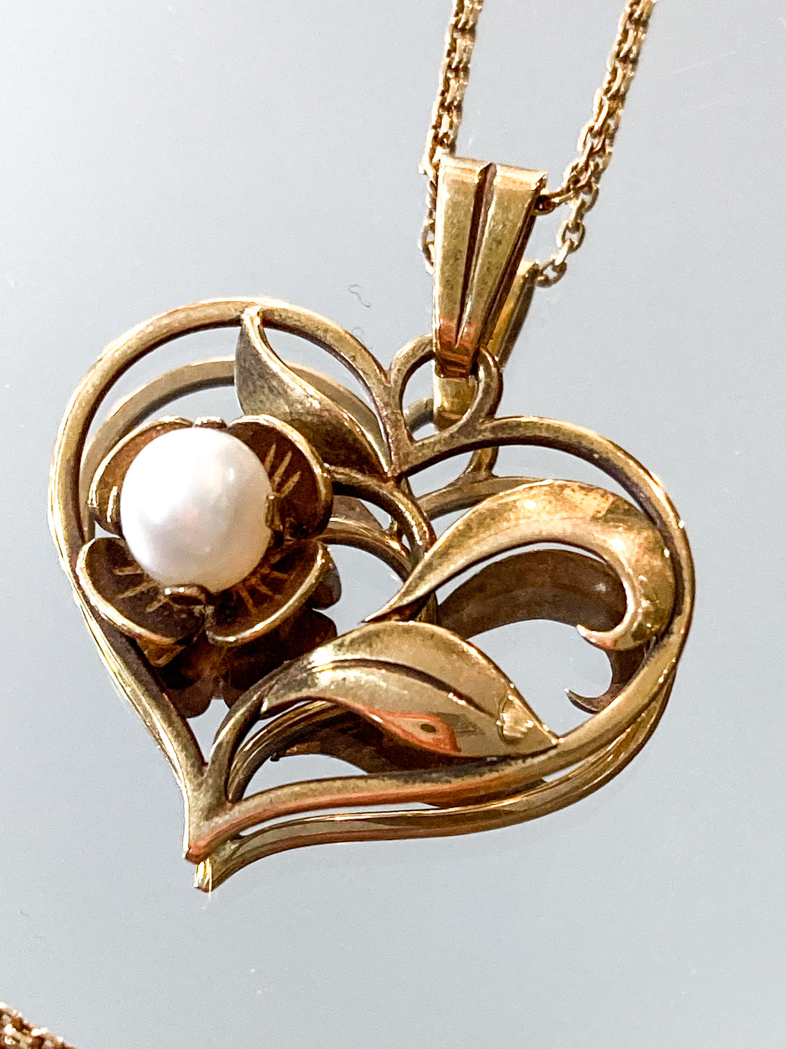 Vintage 14K Yellow Gold Heart Shaped Pearl Flower Pendant Necklace