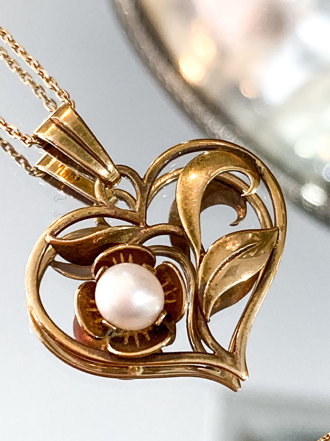 Vintage 14K Yellow Gold Heart Shaped Pearl Flower Pendant Necklace
