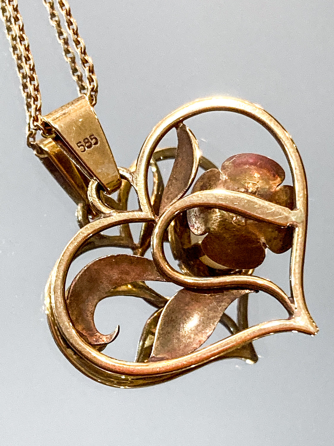 Vintage 14K Yellow Gold Heart Shaped Pearl Flower Pendant Necklace