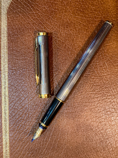 Vintage Waterman 18K Yellow Gold Silver Ribbed Fountain Ink Pen