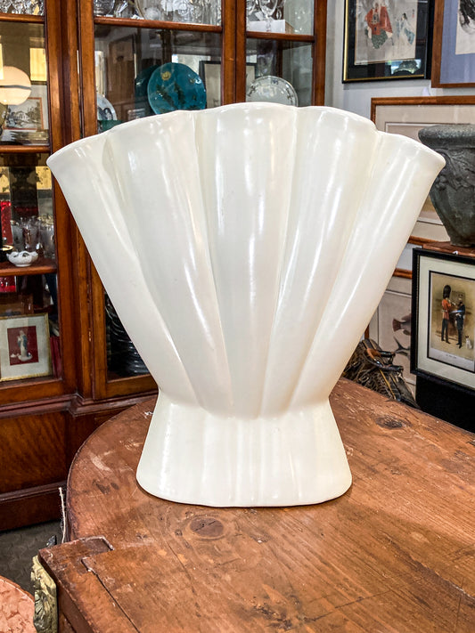 Vintage 1940s Red Wing Cream Gladiolus #416 Ceramic Fan Scalloped Vase