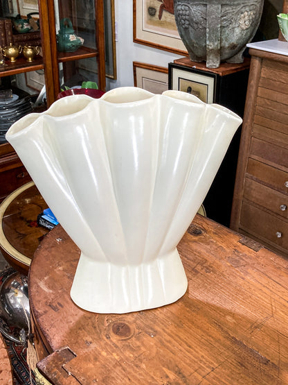 Vintage 1940s Red Wing Cream Gladiolus #416 Ceramic Fan Scalloped Vase