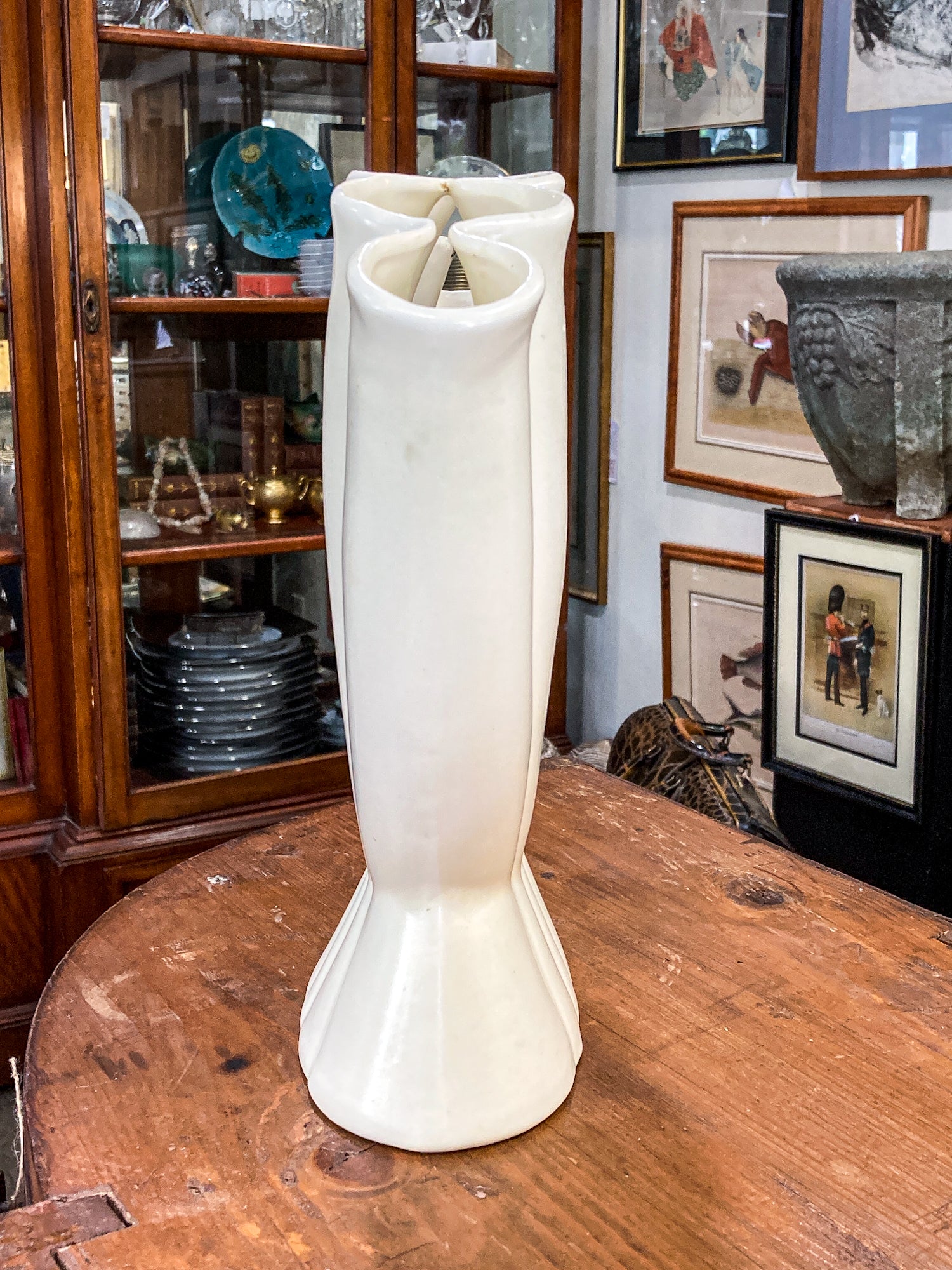 Vintage 1940s Red Wing Cream Gladiolus #416 Ceramic Fan Scalloped Vase