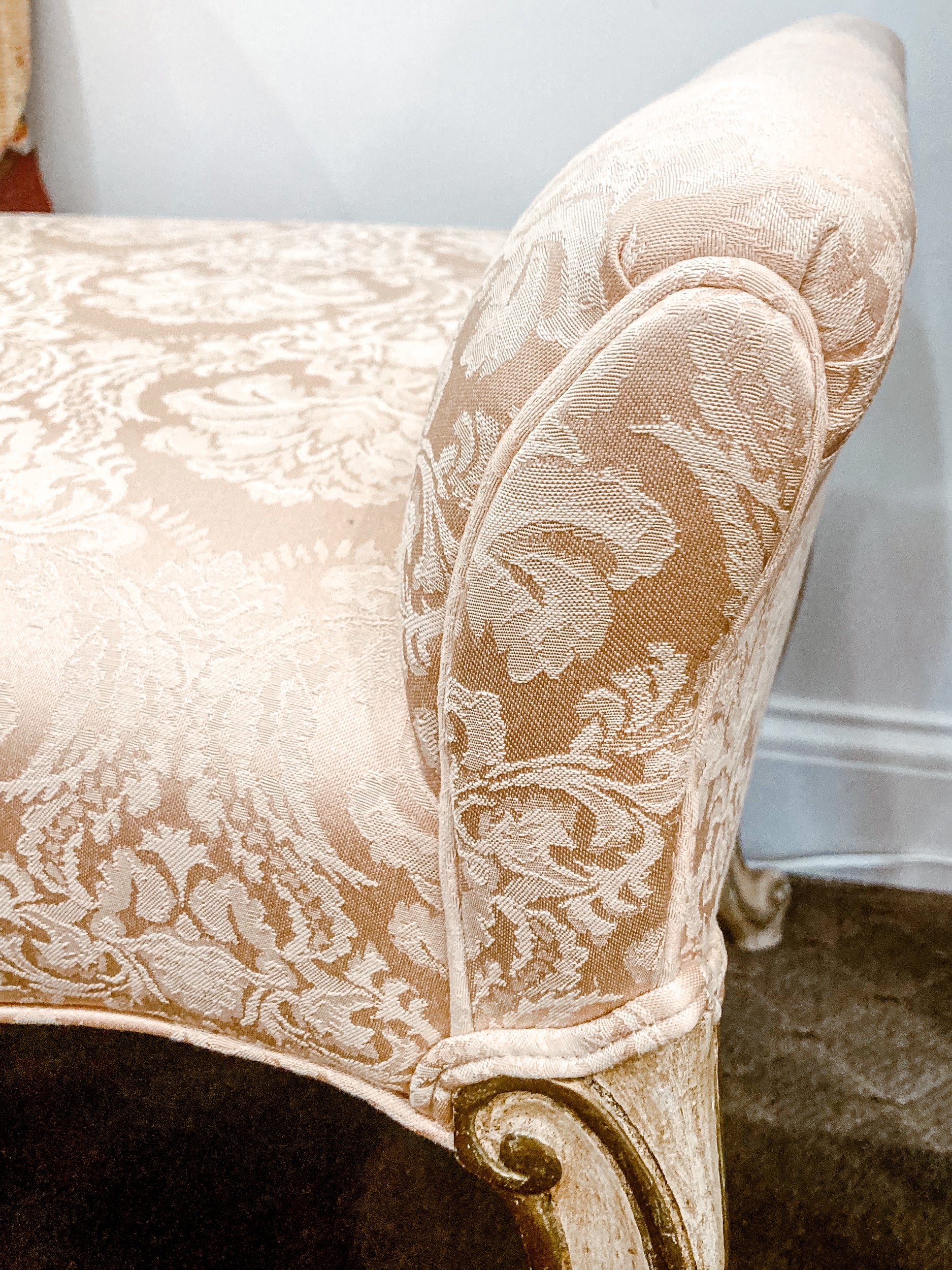 1960s Italian Louis XV Style Painted Gilt Wood Frame Cream Upholstered Bench