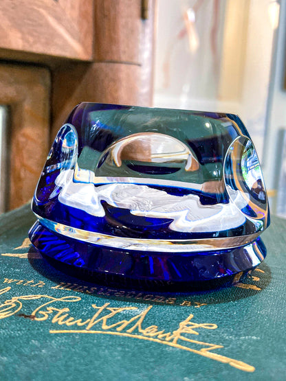 Vintage 1975 Benjamin Franklin Baccarat Franklin Mint Cobalt Glass Paperweight