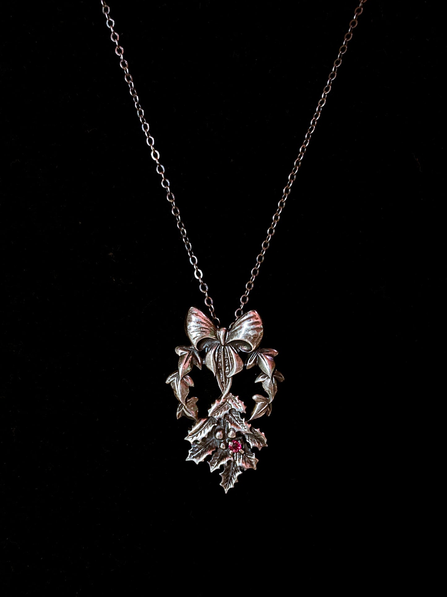 Vintage 1982 Franklin Mint Sterling Silver Ruby Holly Pendant Necklace