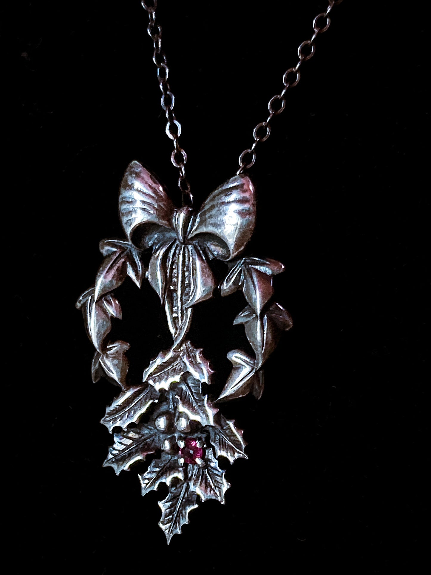 Vintage 1982 Franklin Mint Sterling Silver Ruby Holly Pendant Necklace