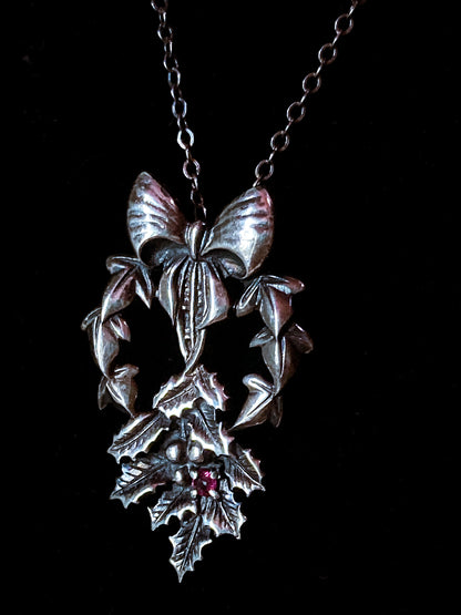 Vintage 1982 Franklin Mint Sterling Silver Ruby Holly Pendant Necklace