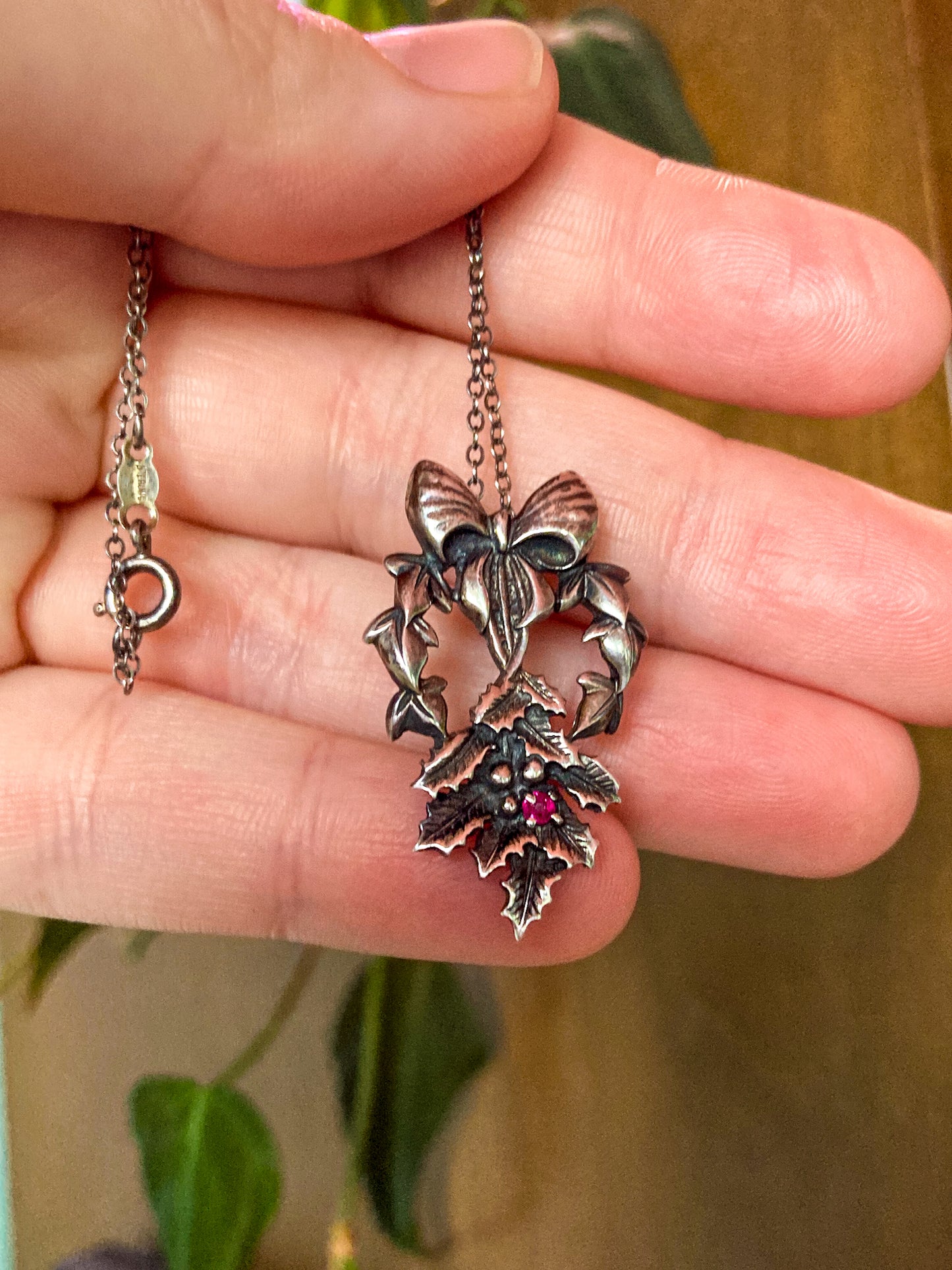 Vintage 1982 Franklin Mint Sterling Silver Ruby Holly Pendant Necklace